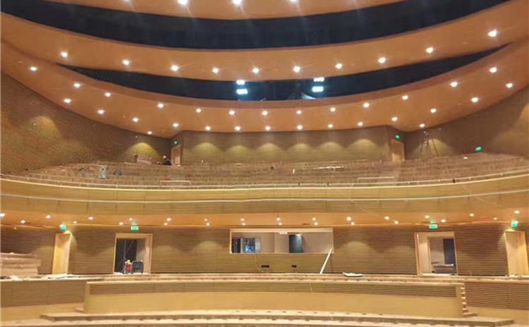 湖北襄陽(yáng)學(xué)院音樂(lè)廳槽木吸音板聲學(xué)工程 湖北襄陽(yáng)學(xué)院音樂(lè)廳槽木吸音板聲學(xué)工程